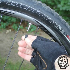 how to inflate a presta valve